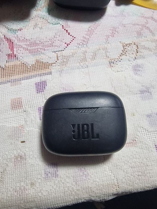 Etui do słuchawek jbl 230 nc sprawne