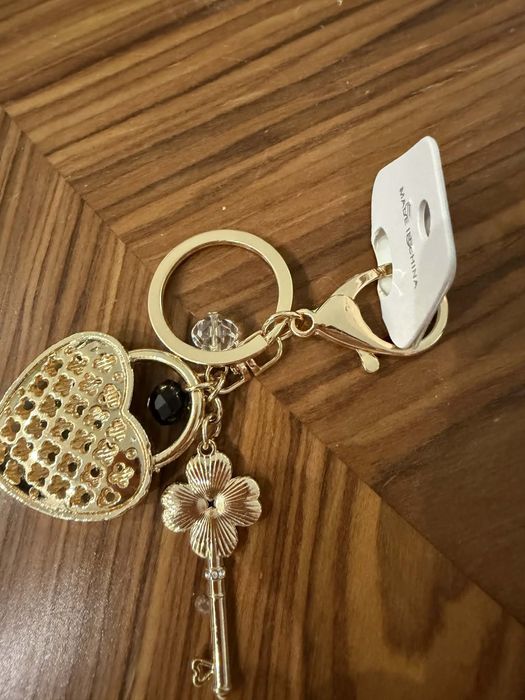 Piękny złoty breloczek nowy