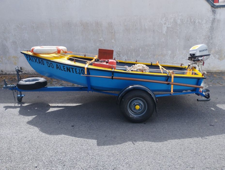 Barco com motor e extras