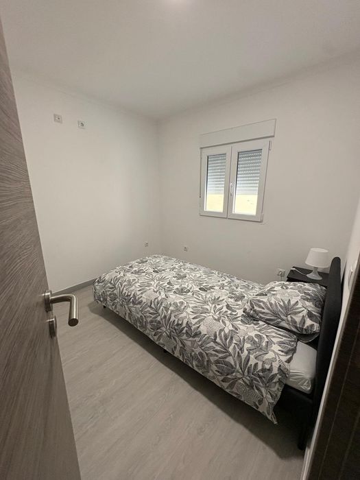 Quartos individual perto da Ajuda  com tudo incluído .
BQUARTO