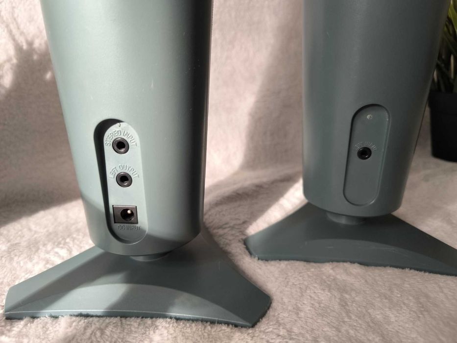 Głosniki Samsung w kolorze turkusowym