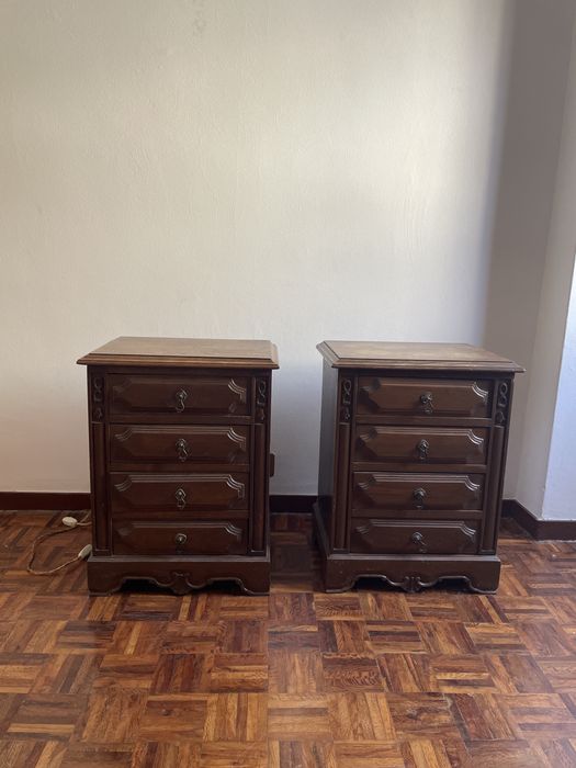 Mesas cabeceira e espelho