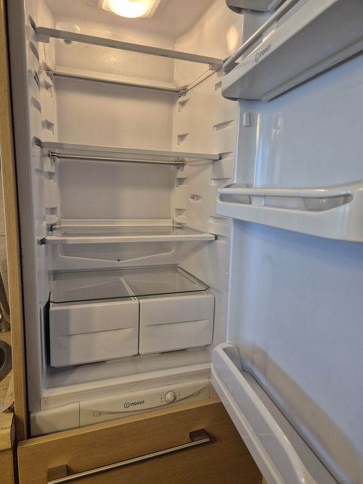 Lodówka do zabudowy Indesit