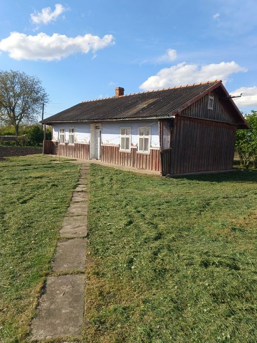 Будинок. Земельна ділянка