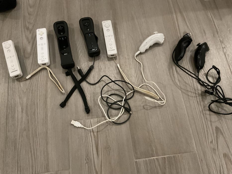 Nintendo Wii + 4 Comandos + Balance Board + Jogos + Vários Acessórios