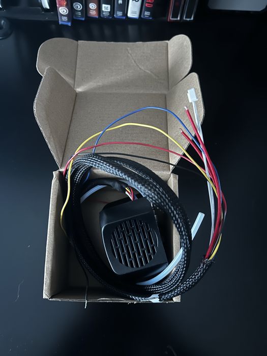 Impressora 3D Ender 3 V2 com upgrades, enclosure e material extra