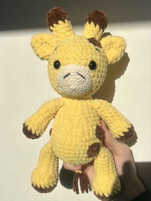 Żyrafa zrobiona na szydełku