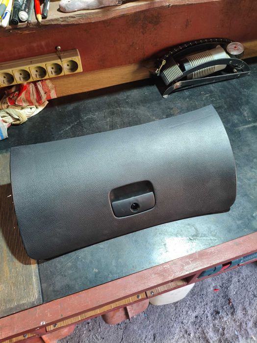 Кришка бардачка Пассат б5 passat b5