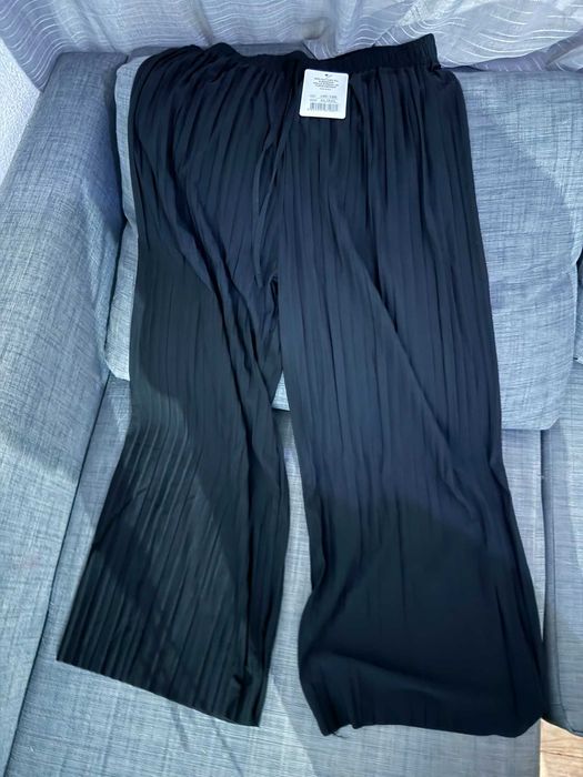 Pantalona preta Plissada