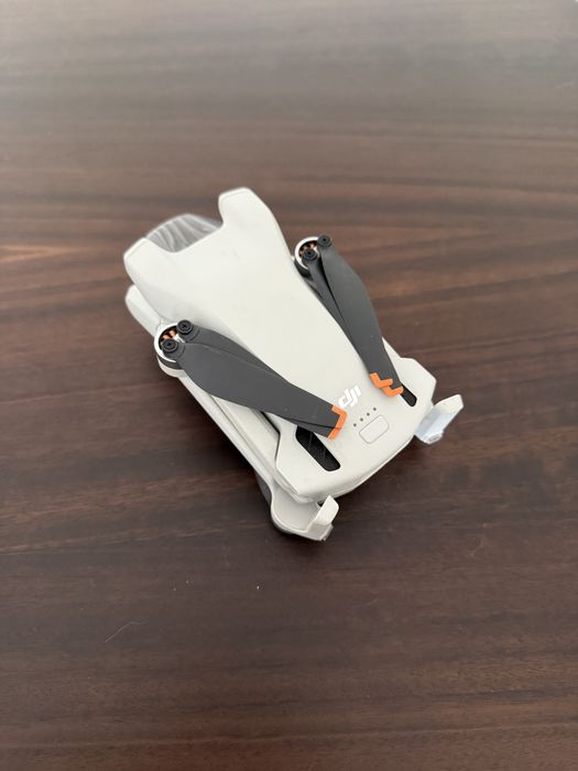 DJI Mini 3 + DJI RC com ecrã