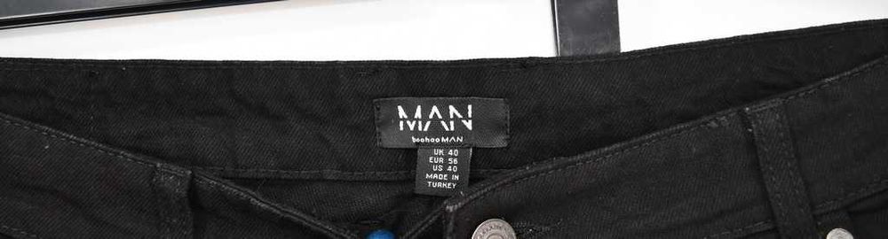 Jeansy Boohoo z luźnymi nogawkami 56