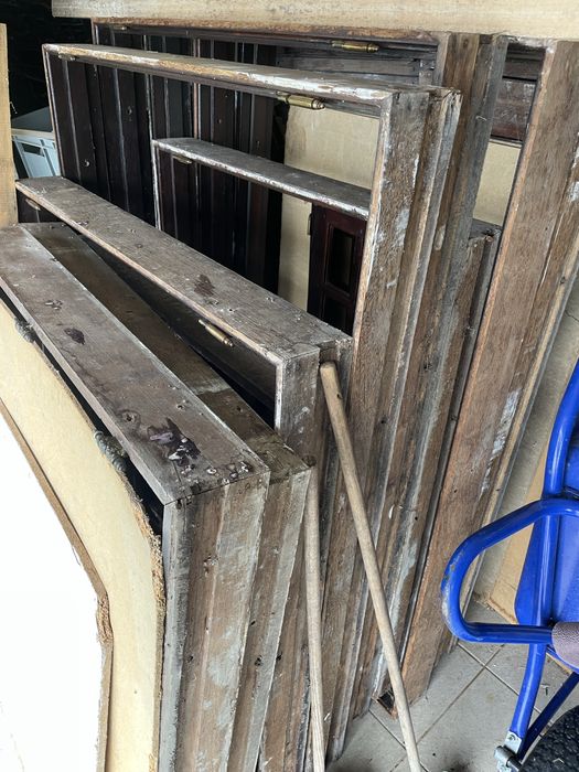 DOU Janelas madeira c/vidro