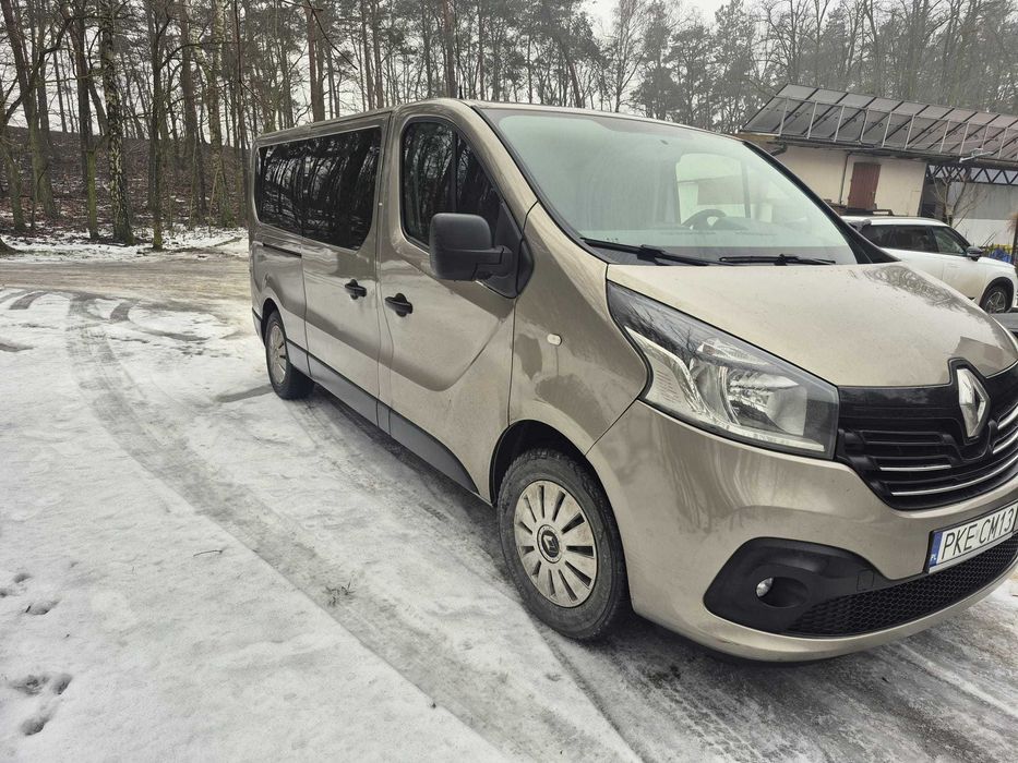 Wynajem busa 9-osobowego - komfortowa podróż dla całej ekipy!