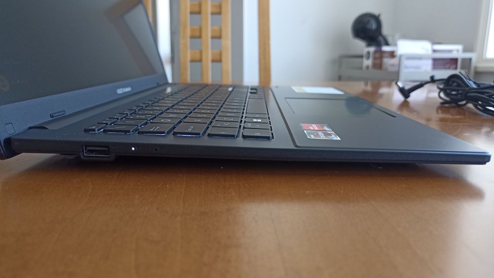 Portátil Asus Vivobook 15 - Pouquíssimo Uso