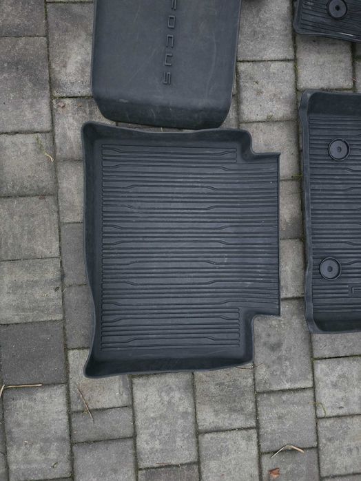Oryginalne gumowe dywaniki Ford Focus mk4