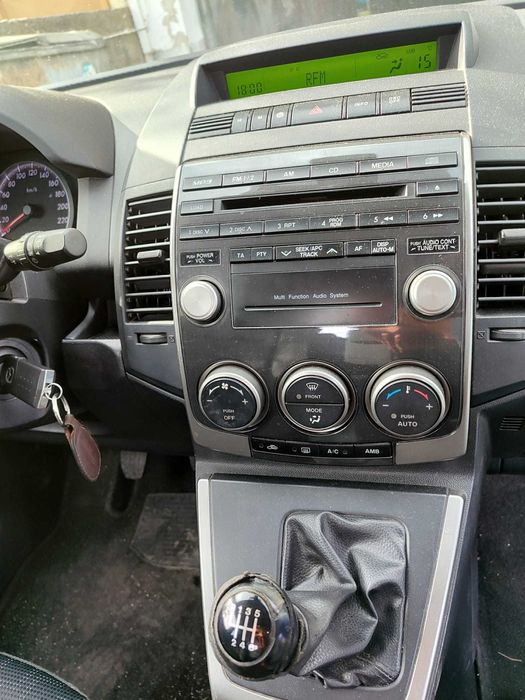 Mazda 5 usada com avaria no motor