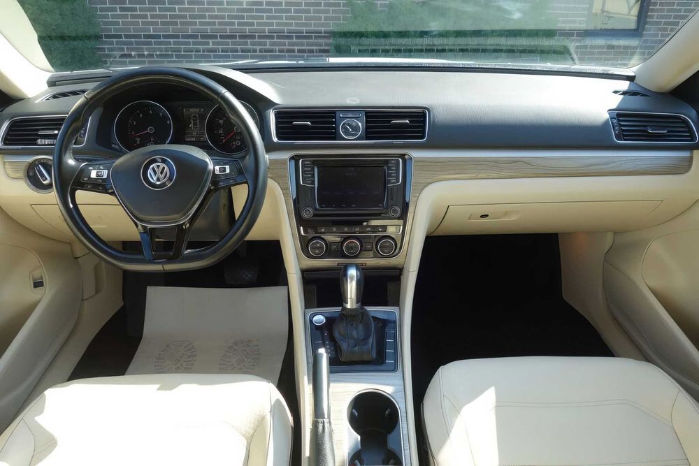 Volkswagen Passat SE      2016