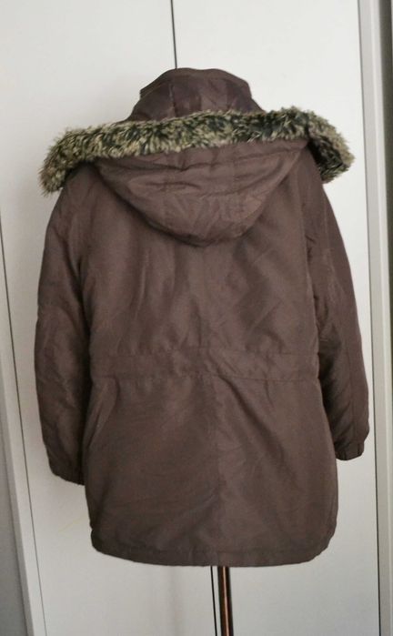 Ciepła kurtka z kapturem futerko