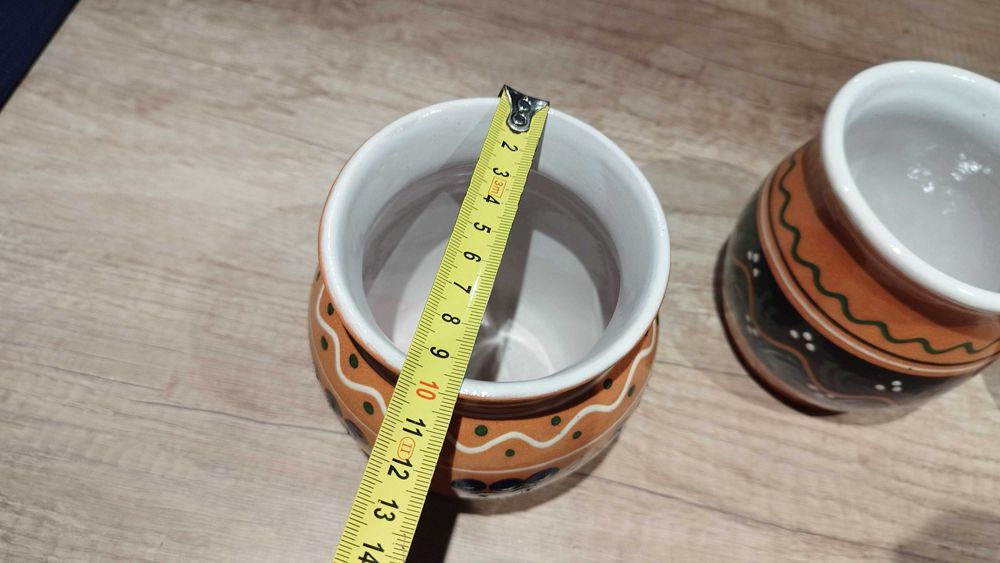 Zestaw trzech ceramicznych dzbanów, PRL