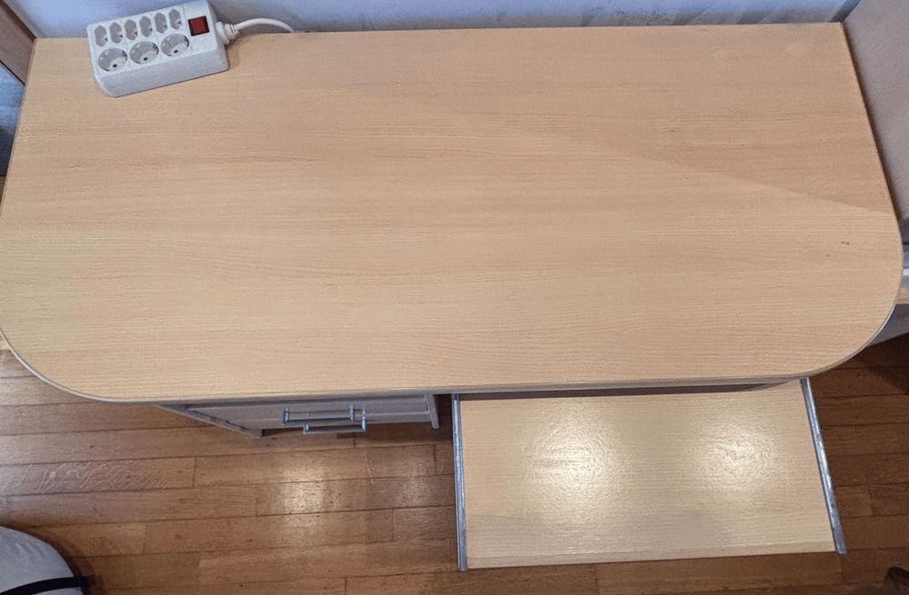 Vendo Mesa / Secretária com gavetas