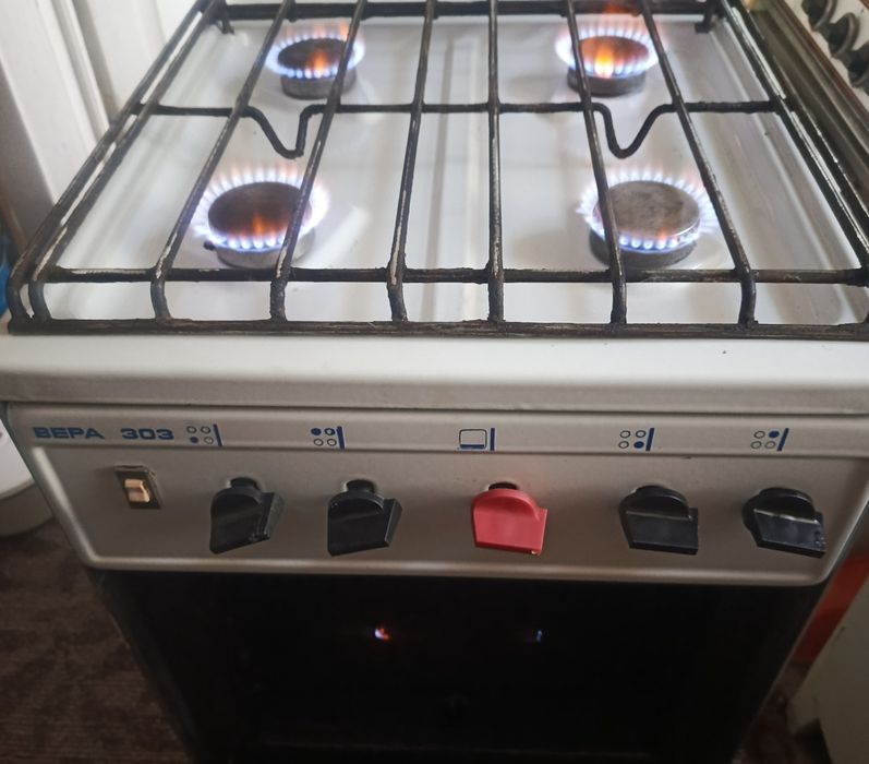 Продам газовую плиту