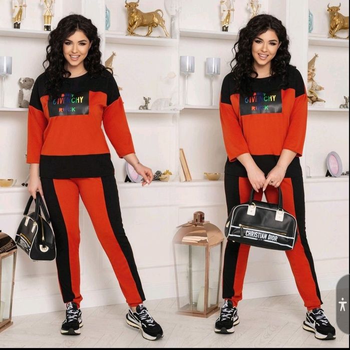 Жіночий яскравий  костюм