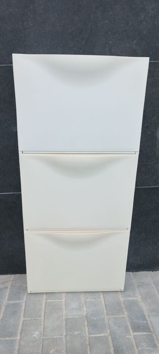 Sapateira branca Ikea Trones