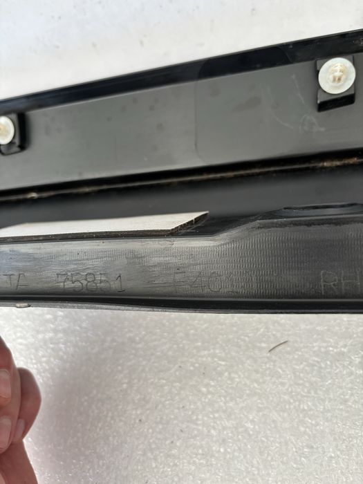 Toyota CHR C-HR I 1 16- listwa progowa prawa nakładka na próg prawy