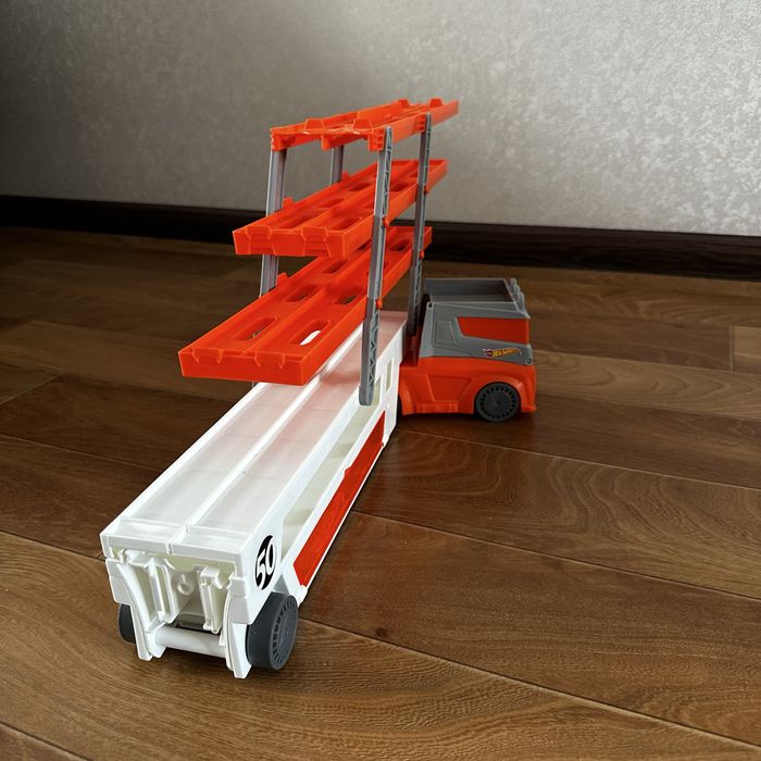 Машинка Hot Wheels Action Мега-транспортер