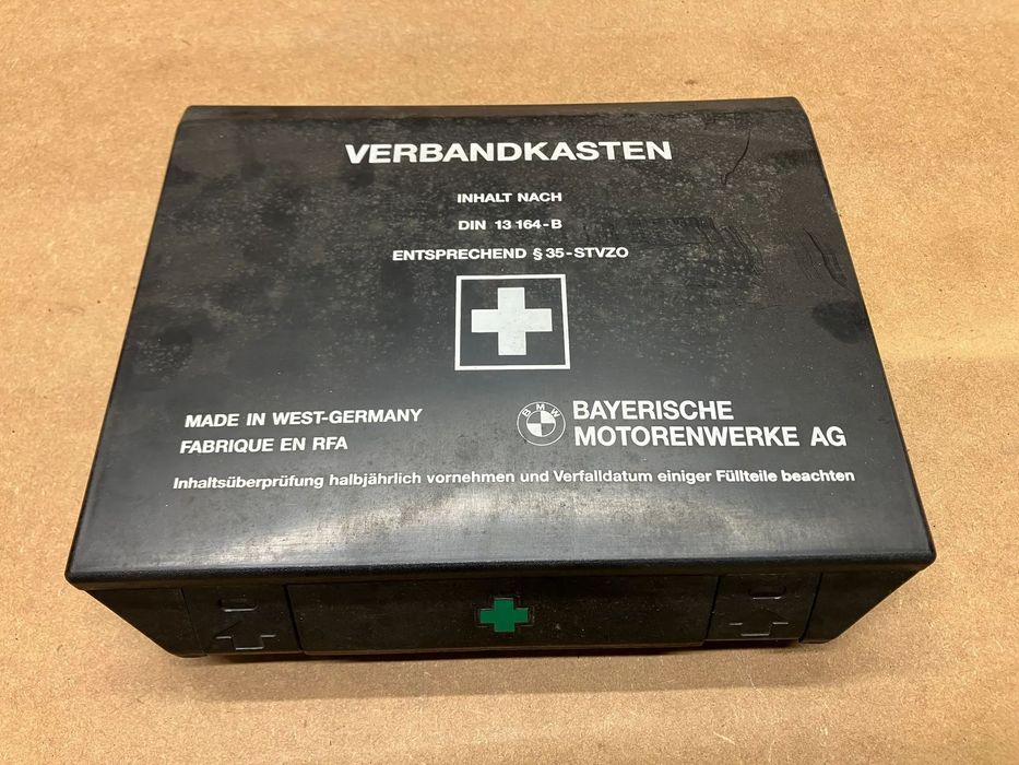 APTECZKA ORYGINALNA BMW E32 E34 RARYTAS KOMPLETNA