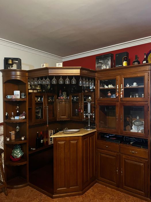 Bar de sala em ótimas condições, bem cuidado