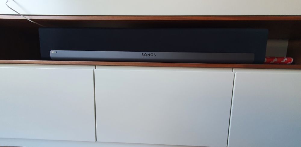 Sistema surround Sonos (Sonos Playbar + 2x Play 1 + 2x suportes Pé)
