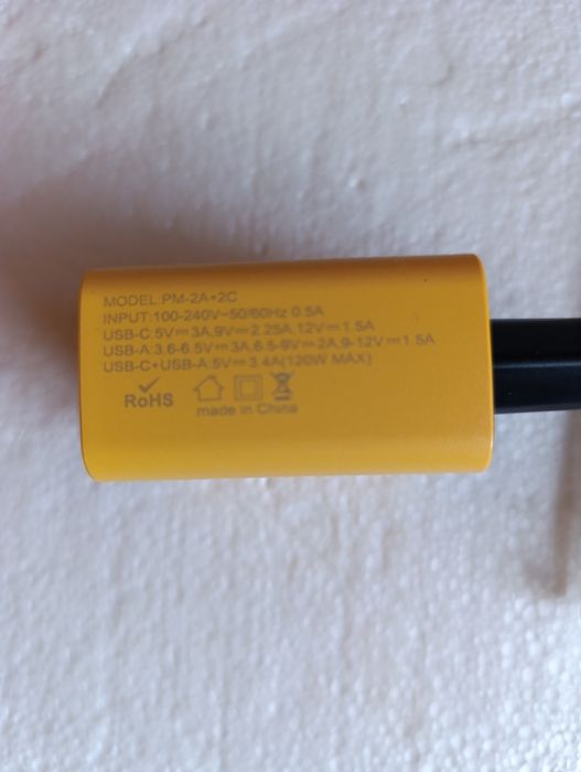 Зарядка телефона 4 гнезда новая