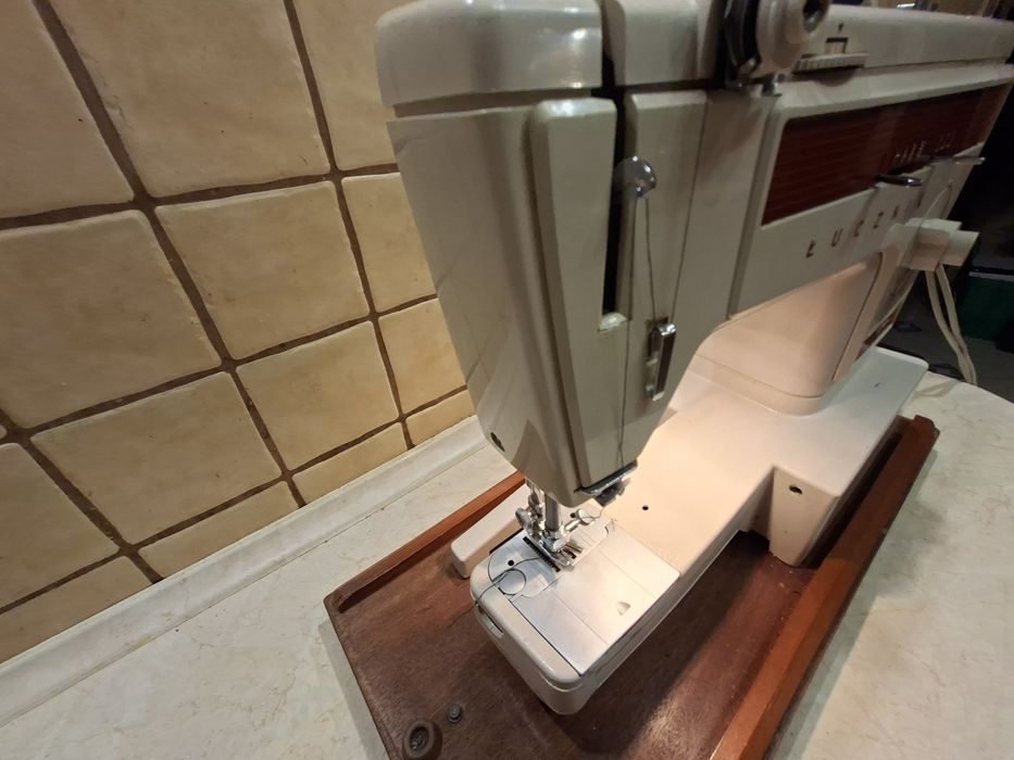 Maszyna do szycia łucznik  877