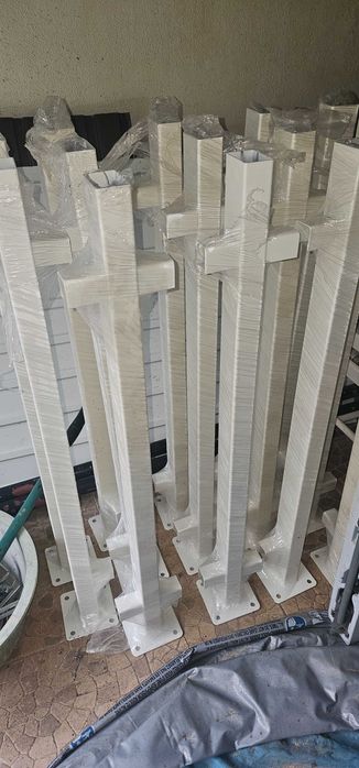 Lote de Postes Metálicos Lacados 1m – Espessura 3mm c/ Acessórios