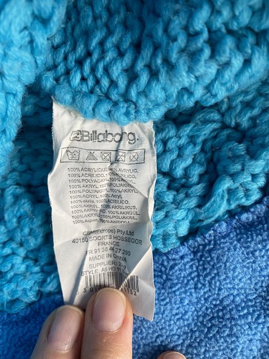 Czapka zimowa billabong z pomponem blekitna