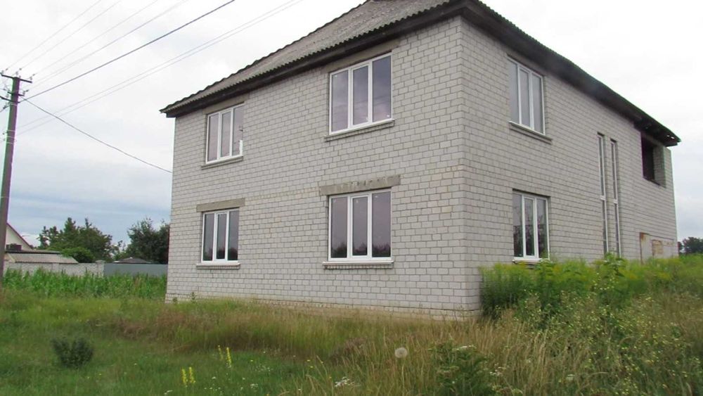 Продаж будинку поблизу міста