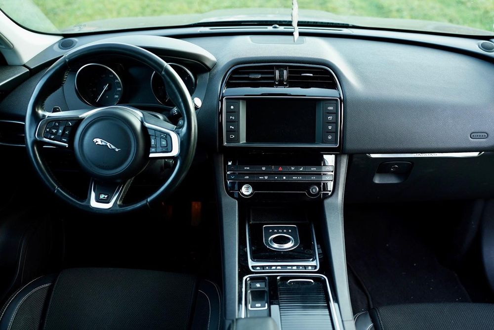 JAGUAR F-PACE 3.0d • 300 KM • AWD R-Sport, Okazja! 
2017 | 167 000