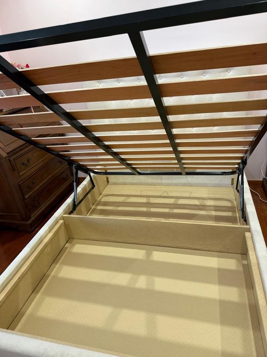 Cama casal em veludo com summier