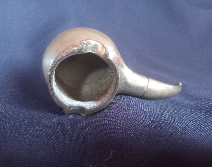 Cinzeiro em forma de cachimbo