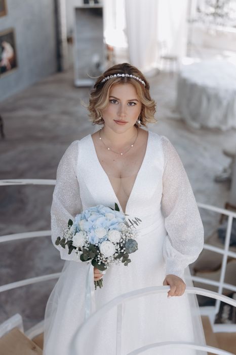 Шикарна весільна сукня 56 розміру з корсетом