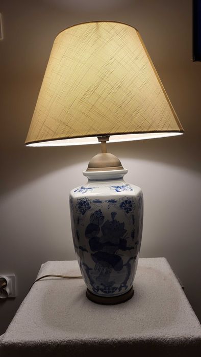 Piękna ceramiczna lampka nocna