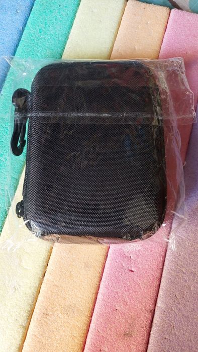 Estojo com 16 medalhas de pesca