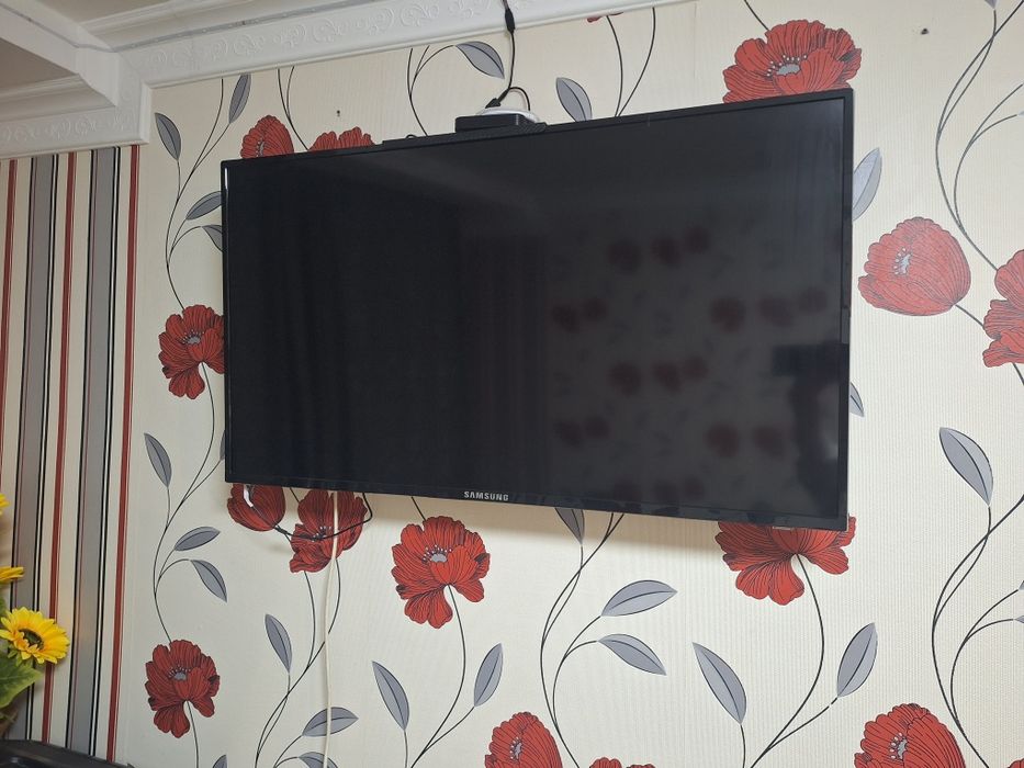 Телевізор SMART  TV 42 дюйма (107 см)