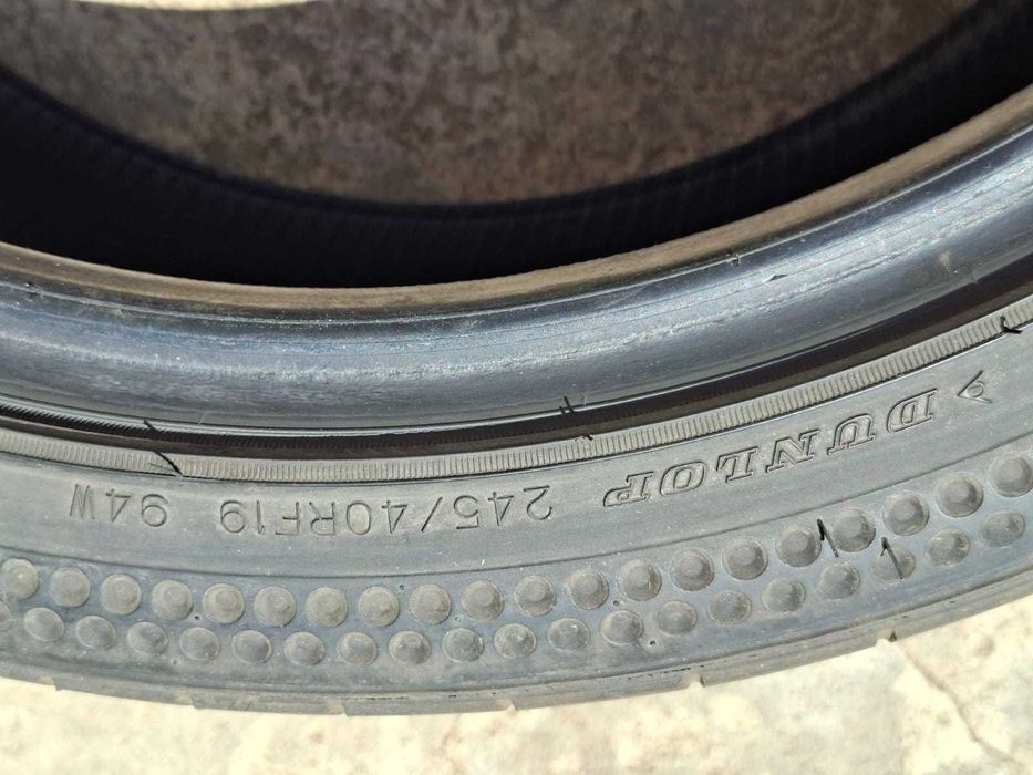 Продам шини для авто Dunlop 245/40 R 19 runflat