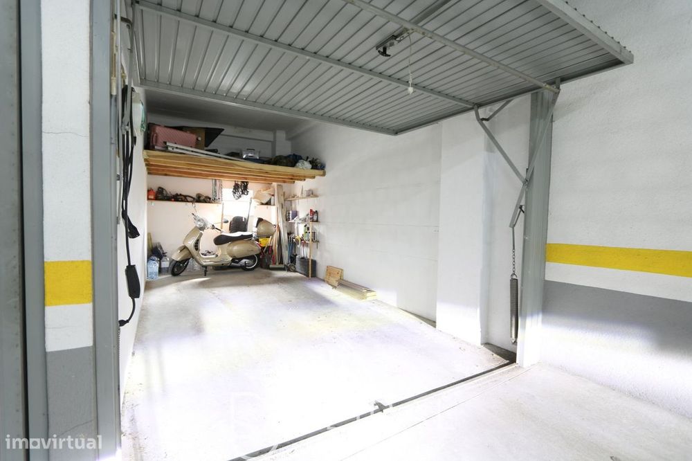 Apartamento T2 às portas de Lisboa, com varanda, vista e estacionamen