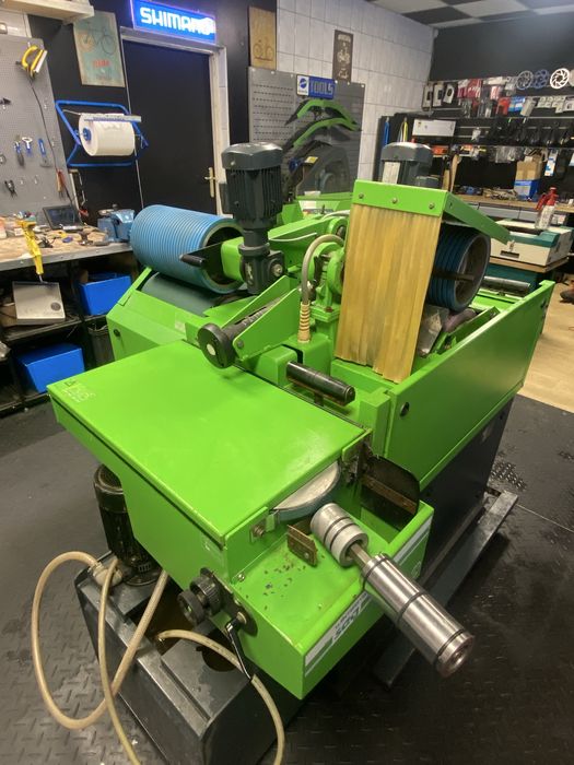 Maszyna do serwisu nart i snowboardów Wintersteiger micro sb2