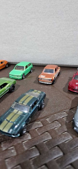 Carros miniatura de muitas marcas