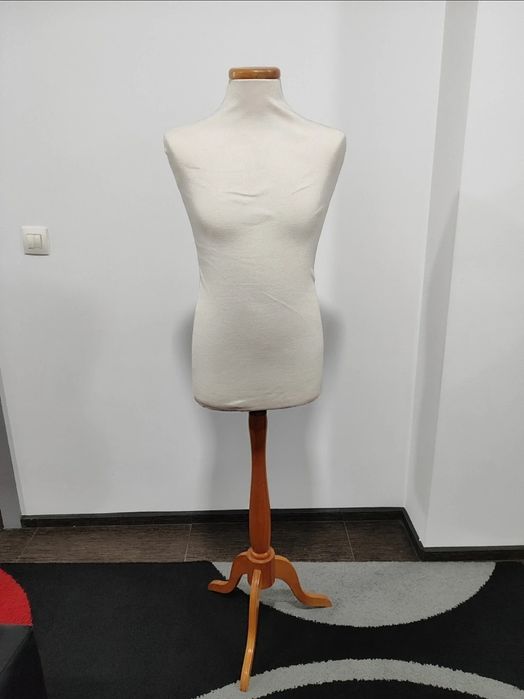 Manequim tronco madeira