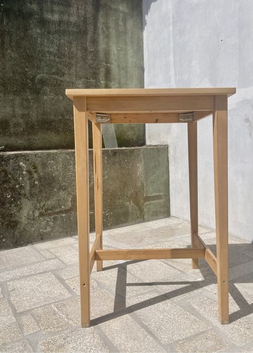 Mesa alta Bjorkudden Ikea em betula. Entrego em Arcozelo-Barcelos ou Povoa de Varzim